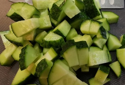 Фото шага рецепта Салат из тунца 186791 шаг 2  