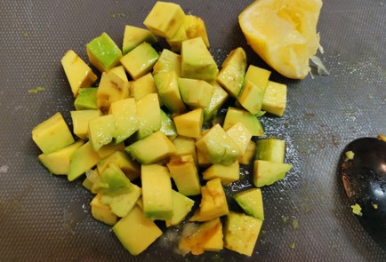 Фото шага рецепта Салат из тунца 186791 шаг 4  