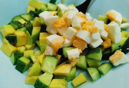 Фото шага рецепта Салат из тунца 186791 шаг 9  