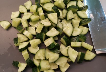 Фото шага рецепта Салат из тунца 187108 шаг 1