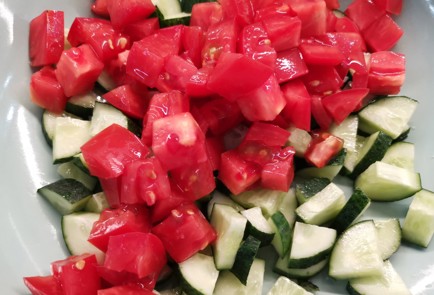 Фото шага рецепта Салат из тунца 187108 шаг 5