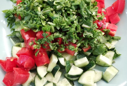 Фото шага рецепта Салат из тунца 187108 шаг 7