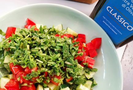 Фото шага рецепта Салат из тунца 187108 шаг 8