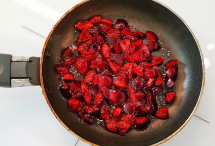 Фото шага рецепта Салат из утки с заправкой из черешни 173853 шаг 4  