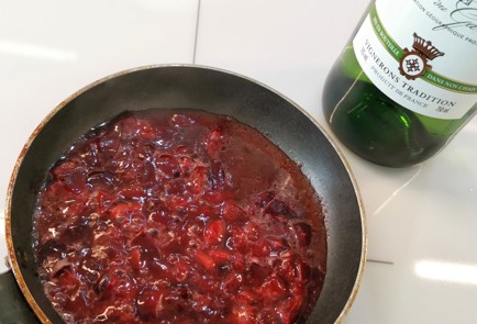 Фото шага рецепта Салат из утки с заправкой из черешни 173853 шаг 5  