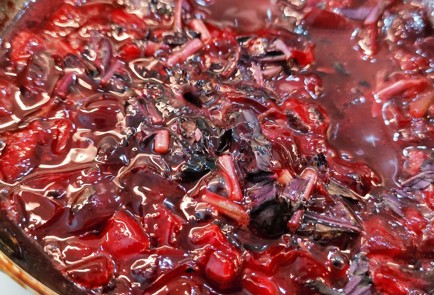 Фото шага рецепта Салат из утки с заправкой из черешни 173853 шаг 7  