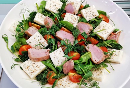 Фото шага рецепта Салат из варенокопченой утки с сыром сулугуни 140425 шаг 10  