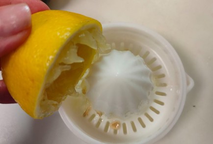 Фото шага рецепта Салат из вареной свеклы моркови и яблока с пикантным соусом 188915 шаг 11  