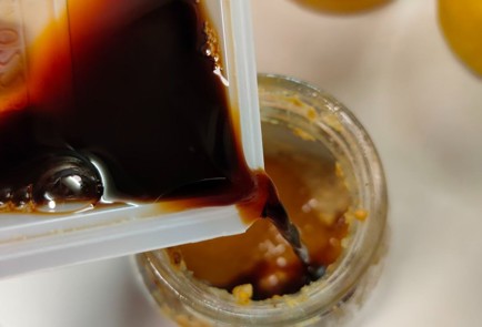 Фото шага рецепта Салат из вареной свеклы моркови и яблока с пикантным соусом 188915 шаг 13  