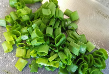 Фото шага рецепта Салат из яиц с вялеными томатами 173707 шаг 2  