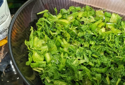 Фото шага рецепта Салат из яиц с вялеными томатами 173707 шаг 5  