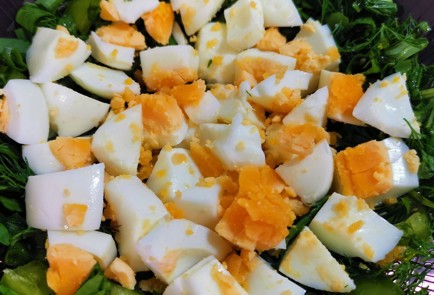 Фото шага рецепта Салат из яиц с вялеными томатами 173707 шаг 7  