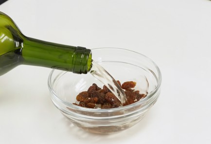 Фото шага рецепта Салат из языка в горчичной глазури 126201 шаг 1  