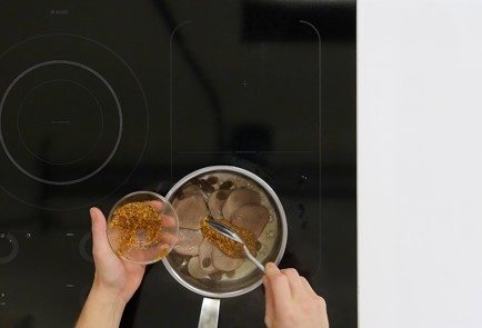 Фото шага рецепта Салат из языка в горчичной глазури 126201 шаг 4  