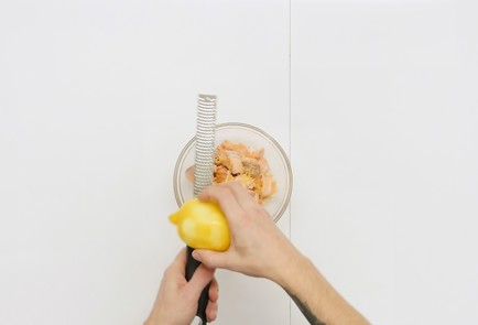 Фото шага рецепта Салат из запеченной семги со шпинатом 126228 шаг 1  