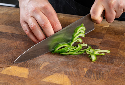 Фото шага рецепта Салат из запеченой курицы 191074 шаг 4  