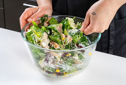 Фото шага рецепта Салат из запеченой курицы 191074 шаг 8  