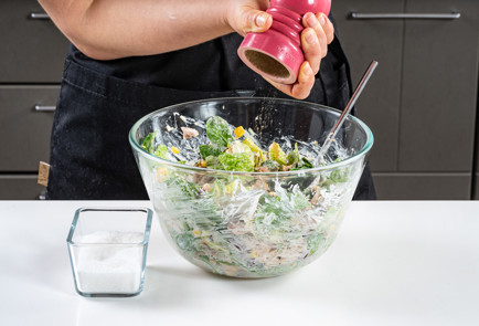 Фото шага рецепта Салат из запеченой курицы 191074 шаг 9  