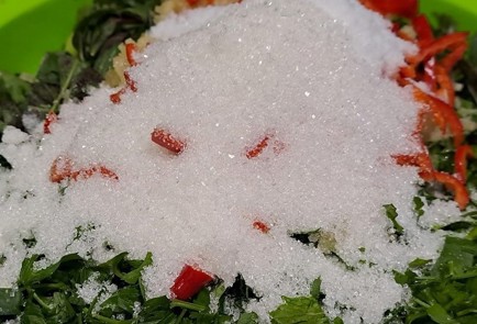 Фото шага рецепта Салат из зеленых помидоров с базиликом 190337 шаг 9  