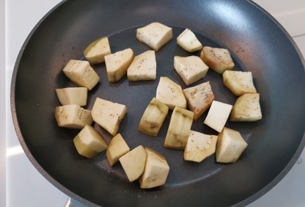 Фото шага рецепта Салат из жареных баклажанов 186787 шаг 5  