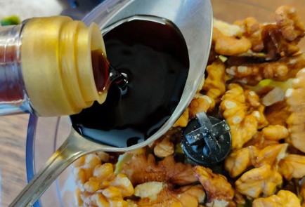 Фото шага рецепта Салат из жареных на сковороде баклажан с ореховым соусом 190122 шаг 13  