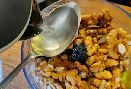 Фото шага рецепта Салат из жареных на сковороде баклажан с ореховым соусом 190122 шаг 14  