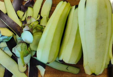 Фото шага рецепта Салат из жареных на сковороде баклажан с ореховым соусом 190122 шаг 2  
