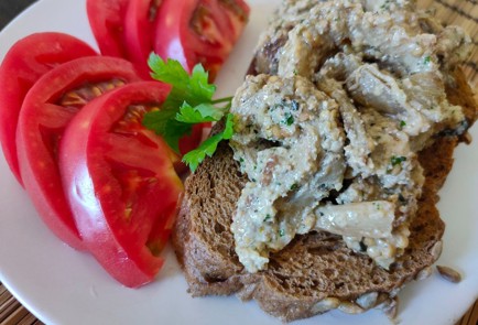 Фото шага рецепта Салат из жареных на сковороде баклажан с ореховым соусом 190122 шаг 22  