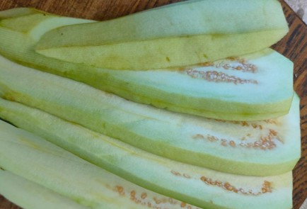 Фото шага рецепта Салат из жареных на сковороде баклажан с ореховым соусом 190122 шаг 3  