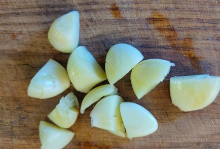 Фото шага рецепта Салат из жареных на сковороде баклажан с ореховым соусом 190122 шаг 9  