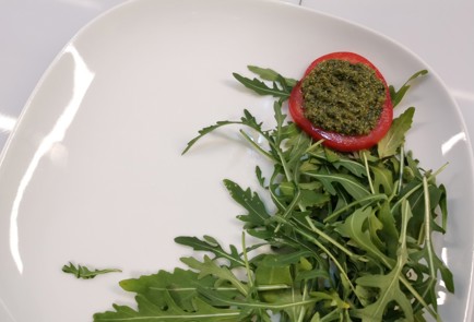 Фото шага рецепта Салат капрезе 175817 шаг 5  