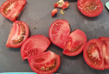 Фото шага рецепта Салат капрезе 186788 шаг 1  