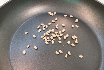 Фото шага рецепта Салат капрезе 186788 шаг 3  