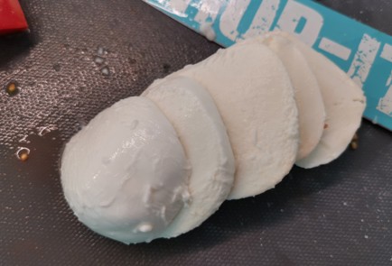 Фото шага рецепта Салат капрезе 186788 шаг 6  