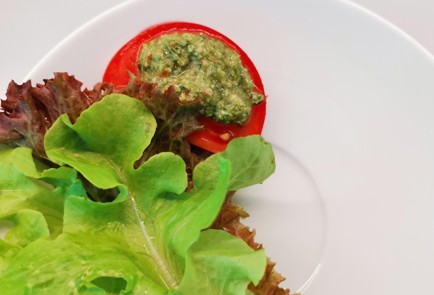 Фото шага рецепта Салат капрезе 186788 шаг 8  