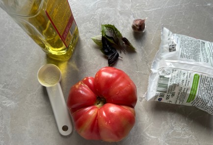 Фото шага рецепта Салат капрезе 190024 шаг 1  