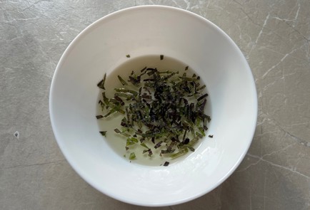 Фото шага рецепта Салат капрезе 190024 шаг 3  