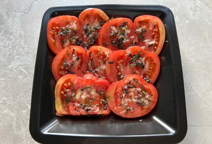 Фото шага рецепта Салат капрезе 190024 шаг 7  