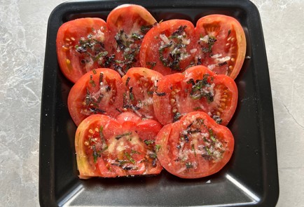 Фото шага рецепта Салат капрезе 190024 шаг 8  