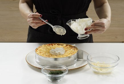 Фото шага рецепта Классический салат Мимоза с морковью 152964 шаг 11  