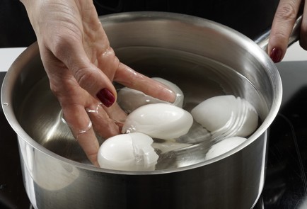 Фото шага рецепта Классический салат Мимоза с морковью 152964 шаг 3  