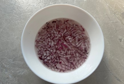 Фото шага рецепта Салат мимоза с тунцом 190020 шаг 2  