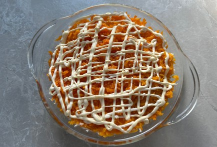 Фото шага рецепта Салат мимоза с тунцом 190020 шаг 9  