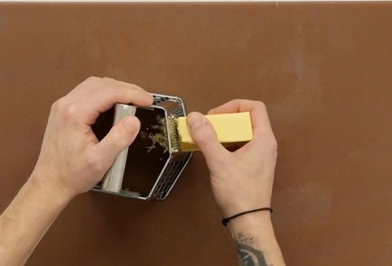 Фото шага рецепта Салат Мимоза 114494 шаг 7  