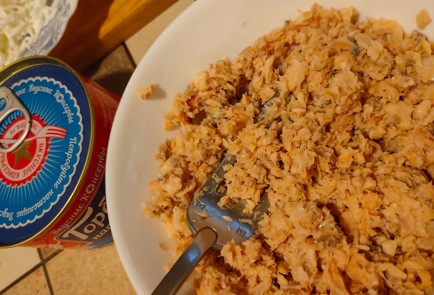 Фото шага рецепта Салат Мимоза 175276 шаг 9  