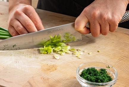 Фото шага рецепта Салат Под шубой 187812 шаг 2