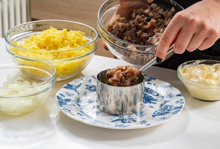 Фото шага рецепта Салат Под шубой 187812 шаг 7