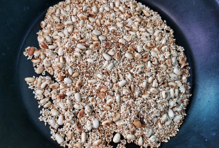 Фото шага рецепта Салат с адыгейским сыром зеленью и орехами 151218 шаг 13