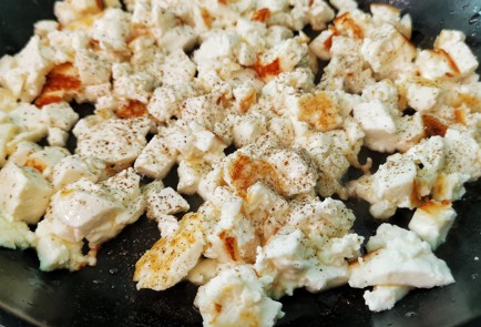 Фото шага рецепта Салат с адыгейским сыром зеленью и орехами 151218 шаг 18