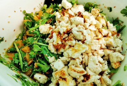 Фото шага рецепта Салат с адыгейским сыром зеленью и орехами 151218 шаг 19